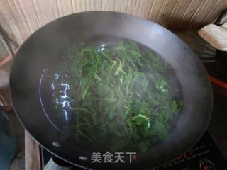 荠菜煎鸡蛋的做法步骤：2