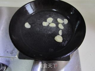 木耳炒丝瓜的做法步骤：3
