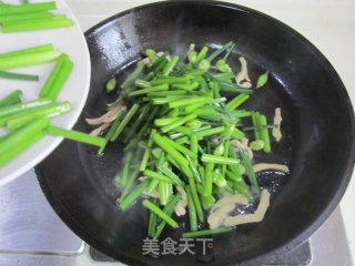 韭菜薹炒鸡丝的做法步骤：4