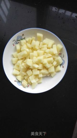 四味土豆丁的做法步骤：1