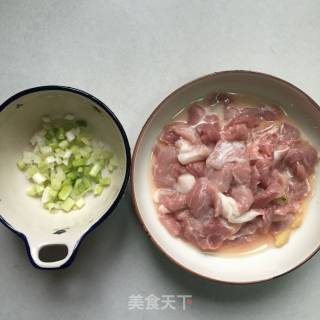 芹菜炒肉片的做法步骤：4
