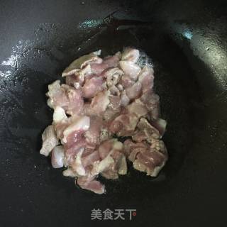 芹菜炒肉片的做法步骤：5