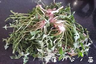 # 春食野菜香 #   蒲公英鸡蛋饼的做法步骤：1