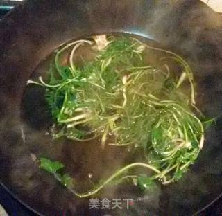# 春食野菜香 #   蒲公英鸡蛋饼的做法步骤：3