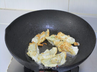 ＃春食野菜香＃油炸荠菜馄饨的做法步骤：12