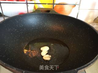 青椒羊肚菌炒松板肉的做法步骤：7
