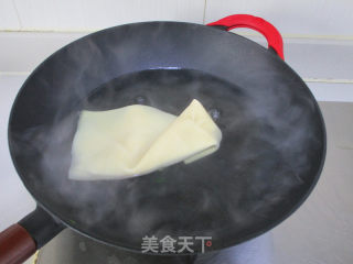 ＃春食野菜香＃马兰头松仁百叶卷的做法步骤：3