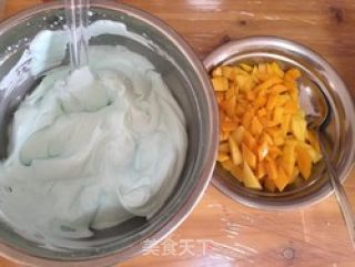 冰雪奇缘场景蛋糕的做法步骤：1