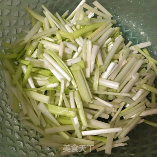 韭黄炒肉的做法步骤：1