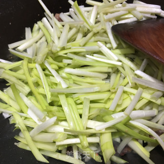 韭黄炒肉的做法步骤：4