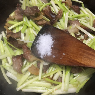 韭黄炒肉的做法步骤：5