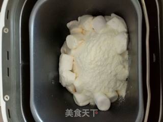 花生玫瑰牛轧糖~面包机版的做法步骤：3