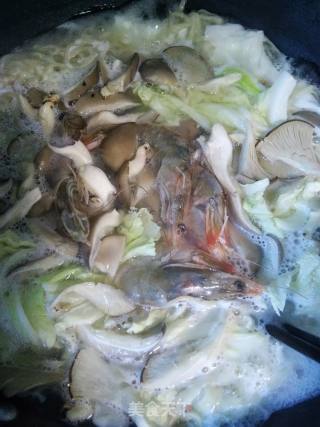 海鲜面的做法步骤：2
