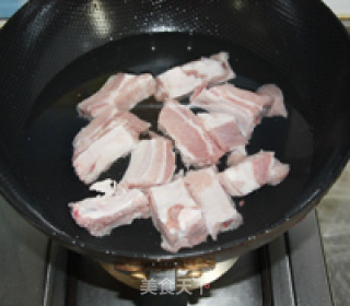 铁锅排骨豆角焖面的做法步骤：2