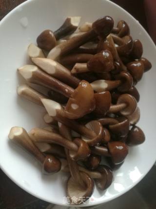 双菌炒肉片的做法步骤：2