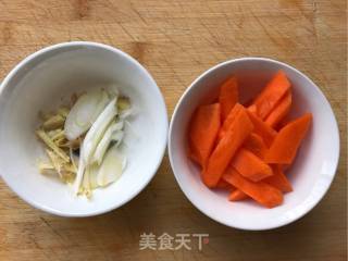 五花肉焖春笋的做法步骤：4