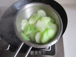 虾仁炒芥蓝片的做法步骤：3