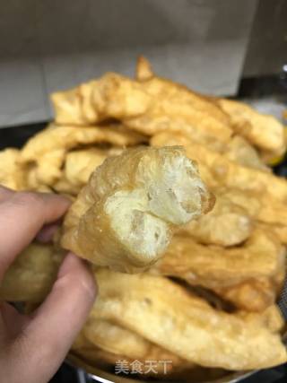 炸油条的做法步骤：5