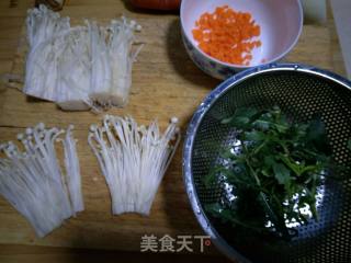 荠菜金针菇蛋树的做法步骤：1