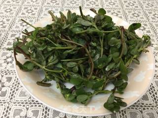 马齿苋凉拌木耳的做法步骤：1