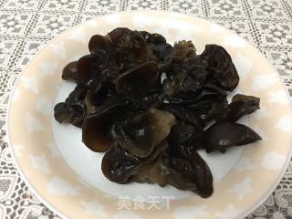 马齿苋凉拌木耳的做法步骤：2