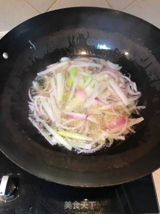 葱油拌面的做法步骤：1