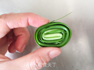 【烤韭菜】春天食韭正当时的做法步骤：2