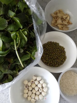 薄荷清火粥的做法步骤：1