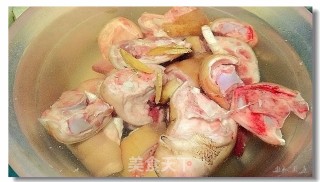 大白豆炖猪蹄的做法步骤：1