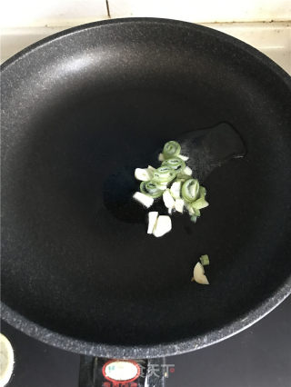虾仁烧金瓜的做法步骤：4