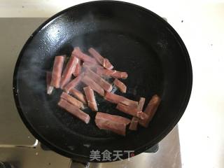 黑椒洋葱青椒炒牛肉的做法步骤：3
