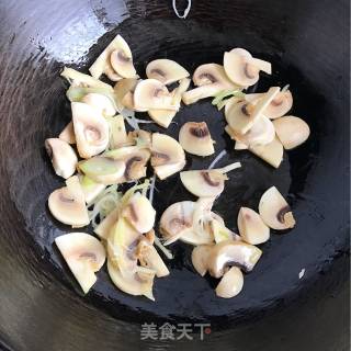 口蘑烩时蔬的做法步骤：4