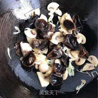 口蘑烩时蔬的做法步骤：5