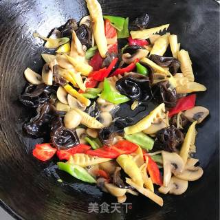 口蘑烩时蔬的做法步骤：7