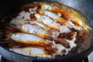 酱油水黄鲫鱼的做法步骤：2