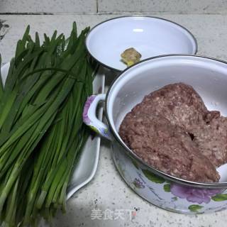 韭菜猪肉饺子的做法步骤：1