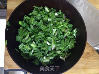 ＃春食野菜香＃野葱米饼的做法步骤：2