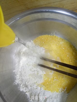 棒子面野菜团子的做法步骤：2