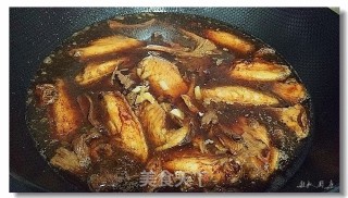 干菌烧鸡翅的做法步骤：7