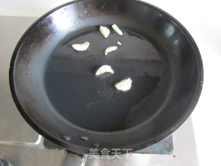 双椒炒花生芽的做法步骤：2