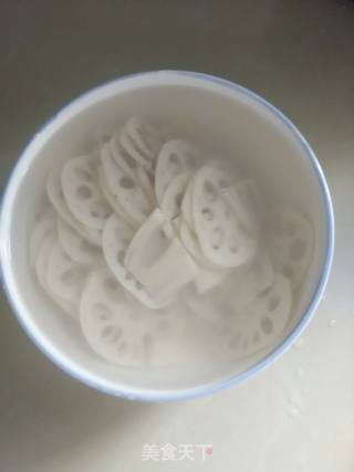 凉拌孜然藕片的做法步骤：1
