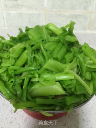炒菠菜梗的做法步骤：3