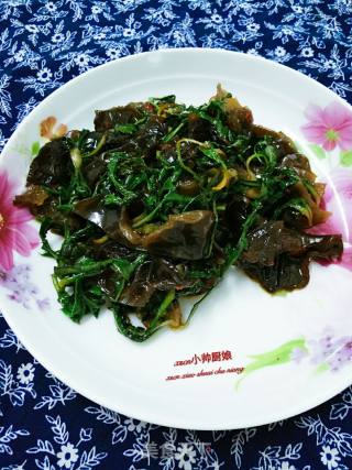 蒲公英拌木耳的做法步骤：4