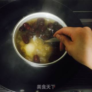 红枣桂圆银耳羹的做法步骤：4