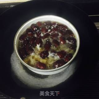 红枣桂圆银耳羹的做法步骤：5