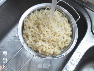 【高逼格方便面】斗魂意面的做法步骤：4