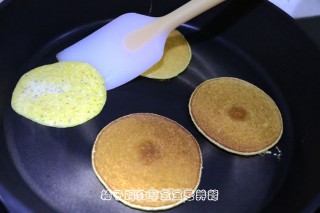奶香玉米饼的做法步骤：3