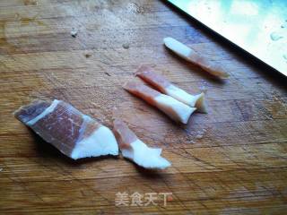 茼蒿咸肉香肠菜饭《又名皇帝菜饭》的做法步骤：3