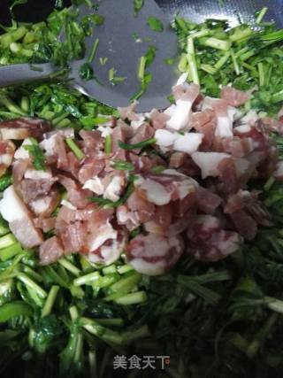 茼蒿咸肉香肠菜饭《又名皇帝菜饭》的做法步骤：6