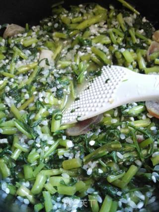 茼蒿咸肉香肠菜饭《又名皇帝菜饭》的做法步骤：9
